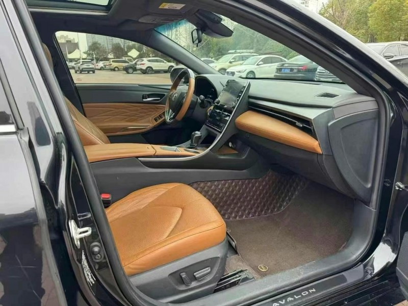 武汉22年丰田亚洲龙3