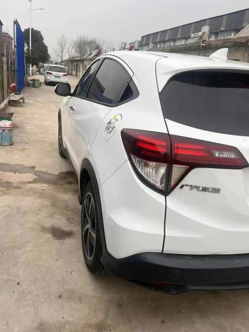 济宁22年本田缤智8