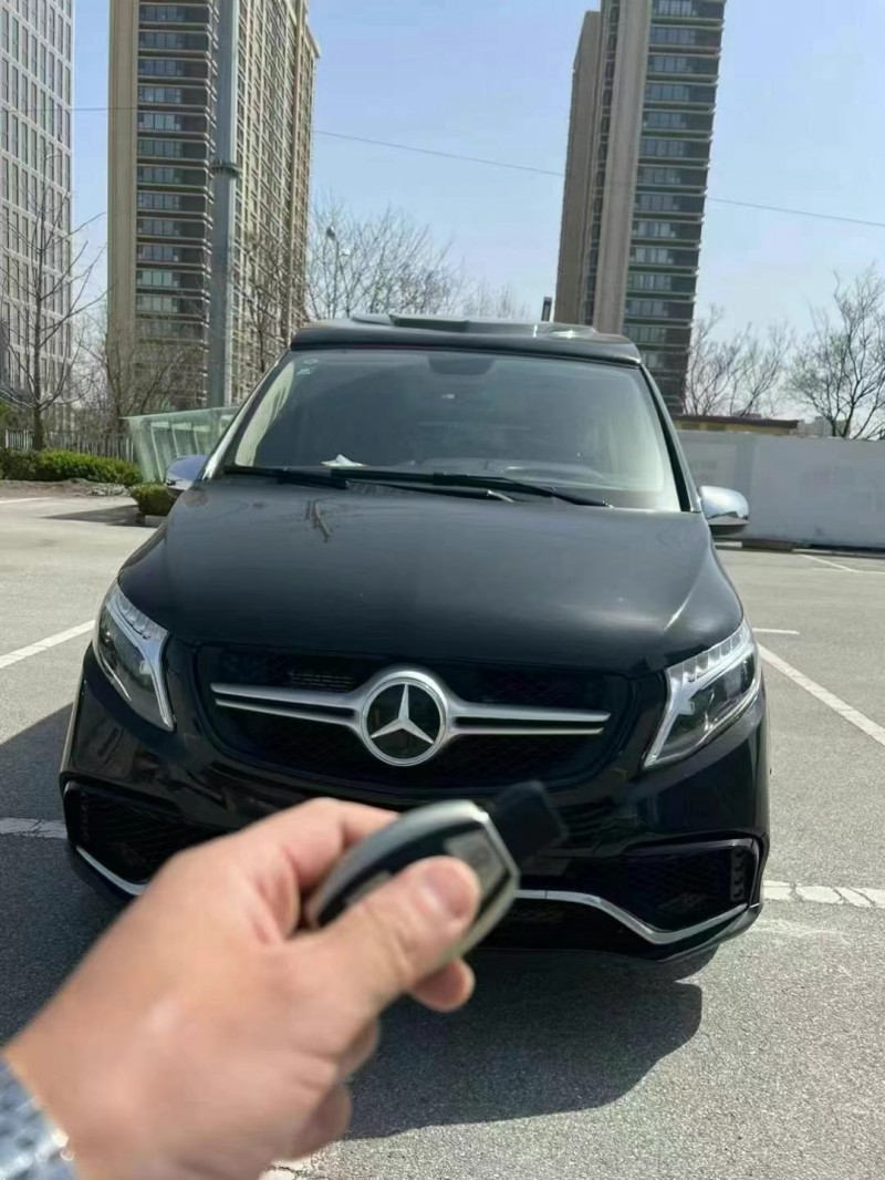 青岛18年奔驰威霆1