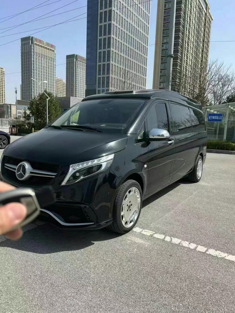 青岛18年奔驰威霆2