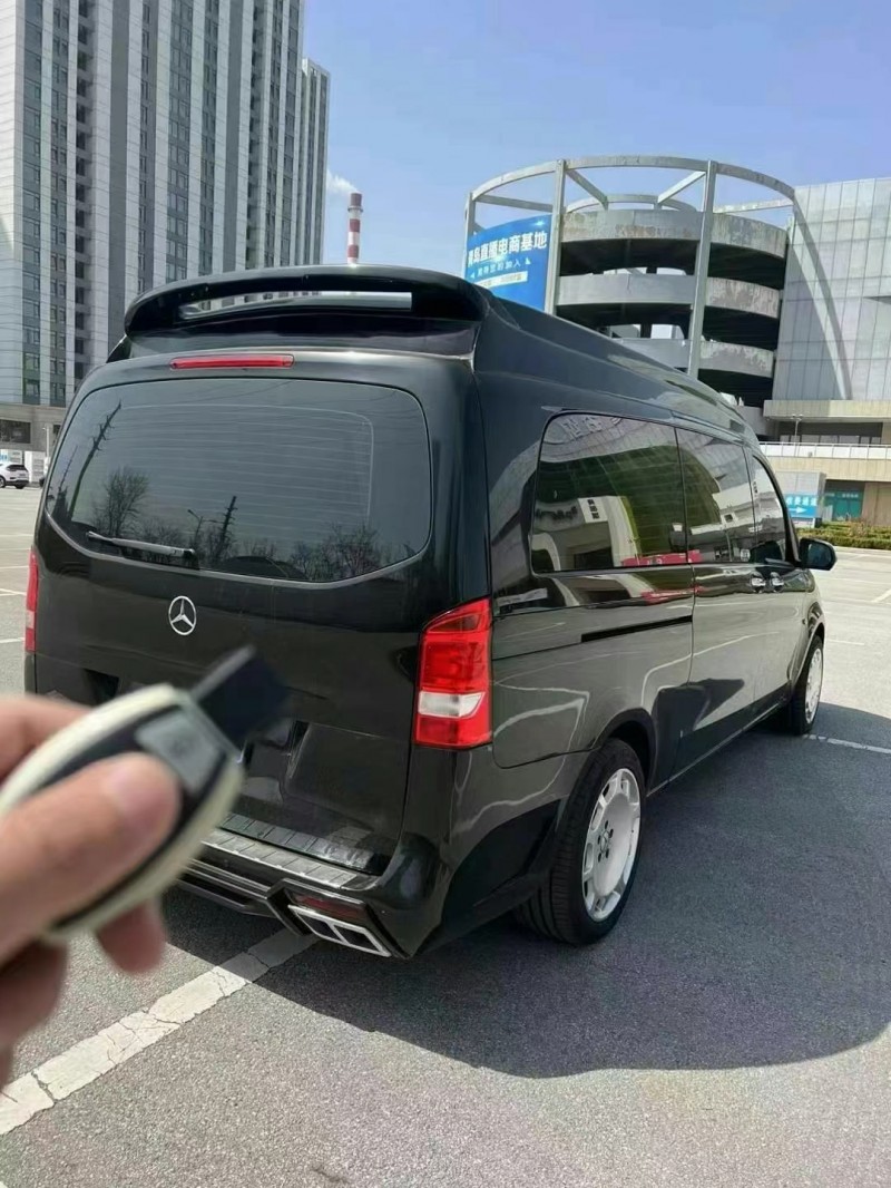 青岛18年奔驰威霆8