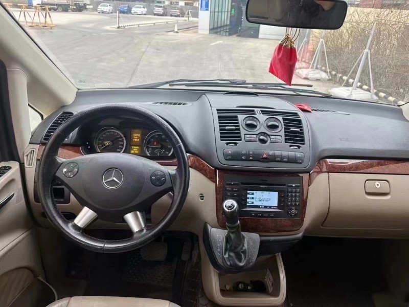 青岛16年奔驰唯雅诺6