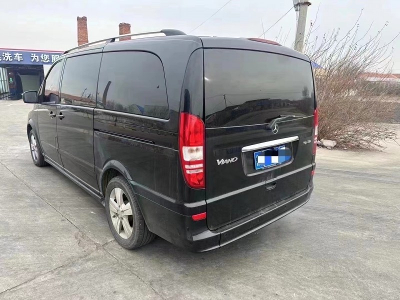 青岛16年奔驰唯雅诺7