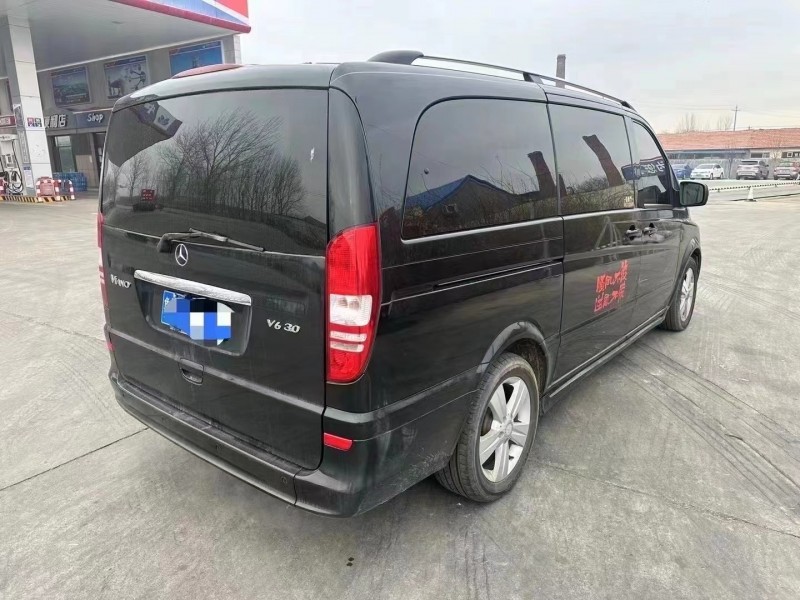 青岛16年奔驰唯雅诺8