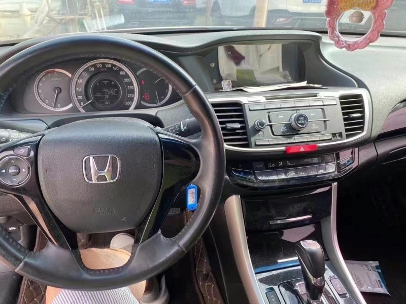 青岛17年本田雅阁6