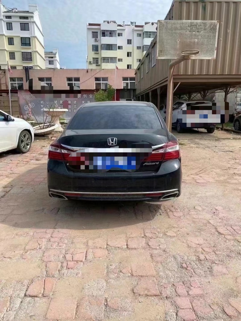 青岛17年本田雅阁9