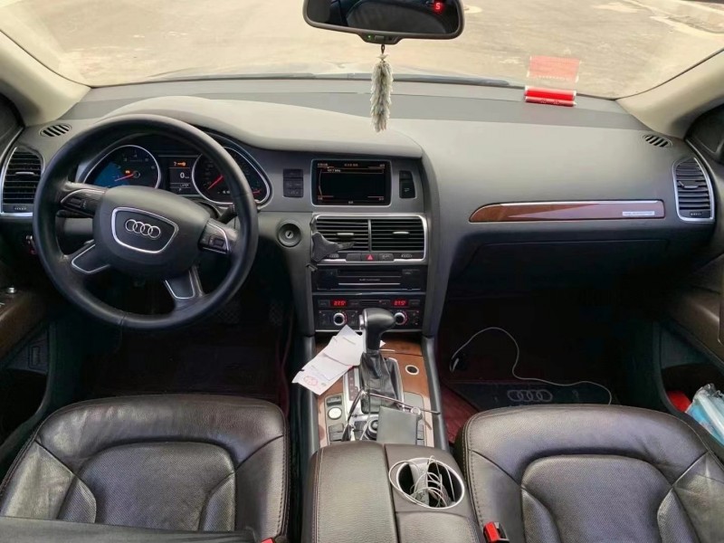 青岛13年奥迪Q76