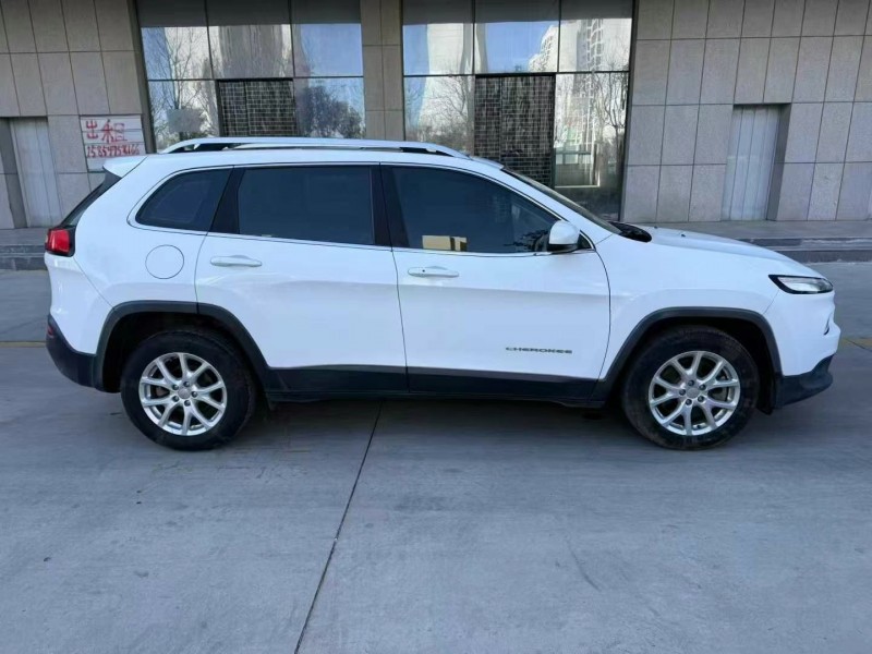 濟南19年Jeep自由光7