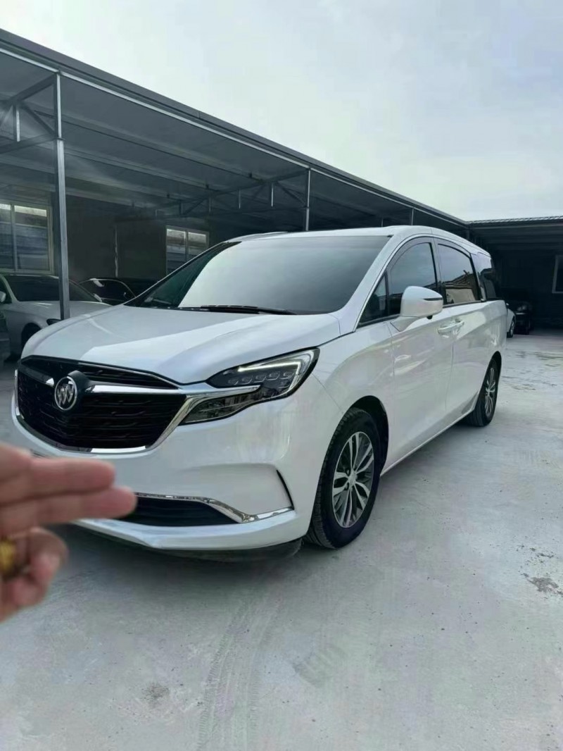 青岛21年别克GL82