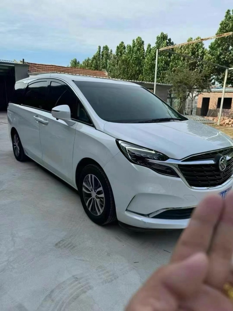 青岛21年别克GL83