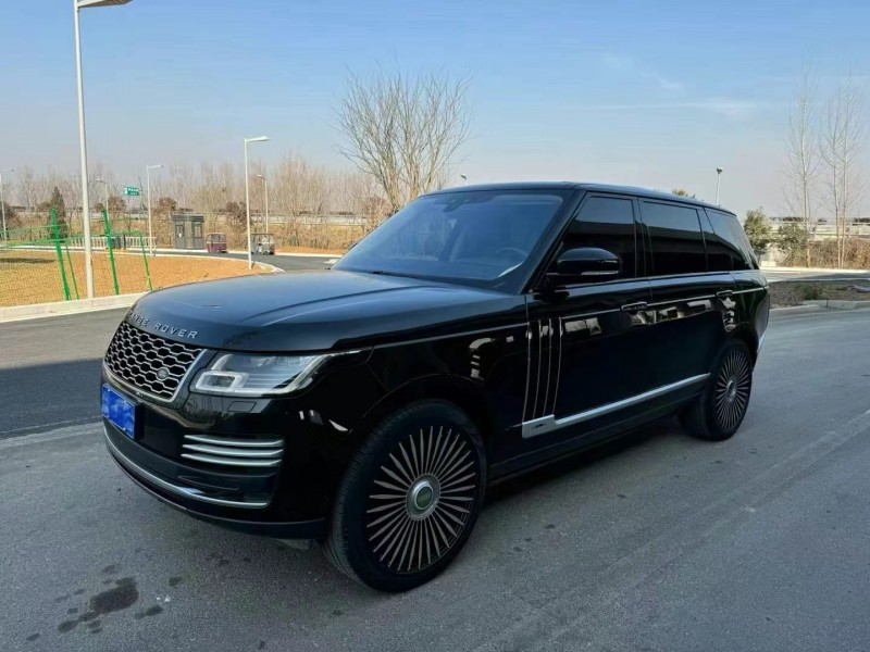 青岛18年路虎揽胜行政3