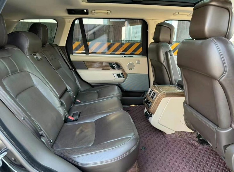 青岛18年路虎揽胜行政7