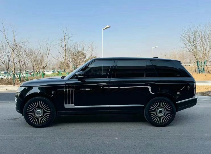 青岛18年路虎揽胜行政8