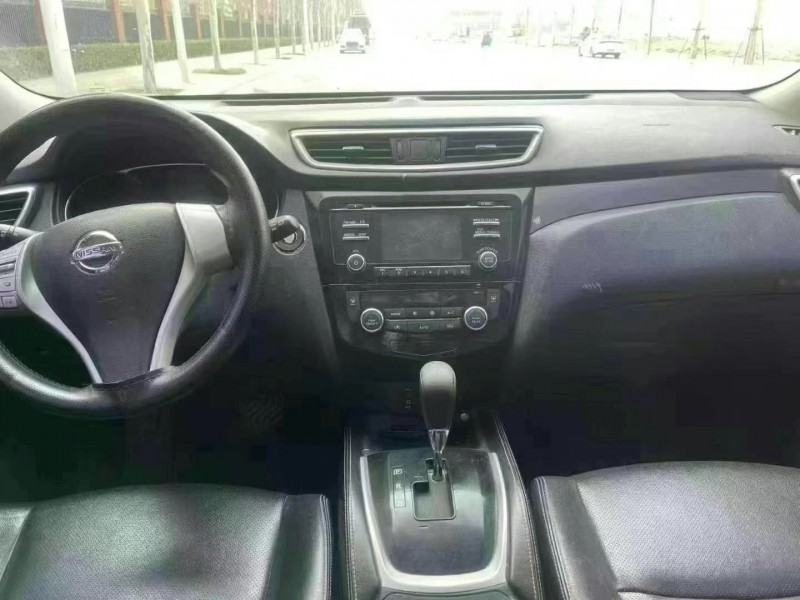 鄭州15年日產奇駿4