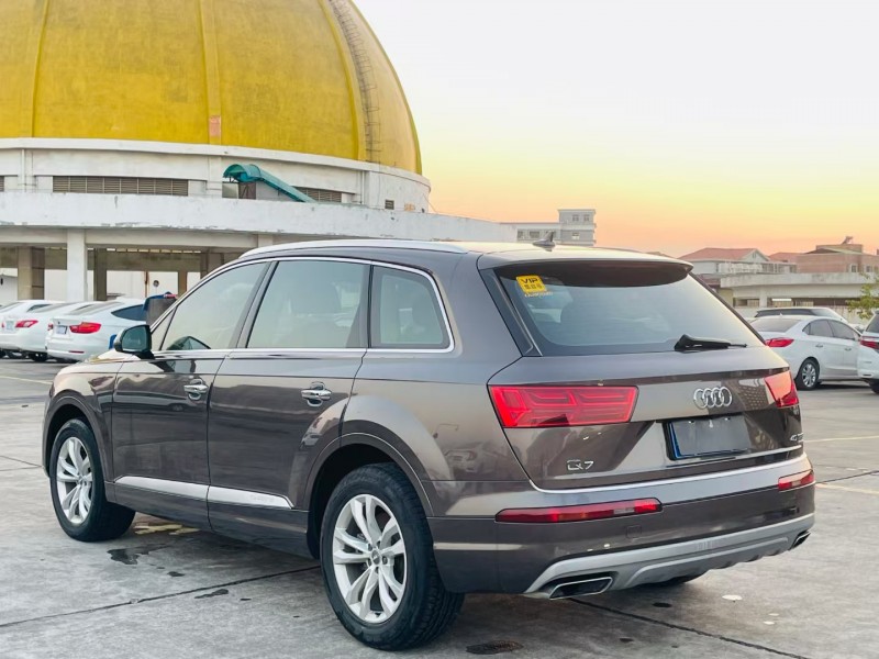 东莞17年奥迪Q76