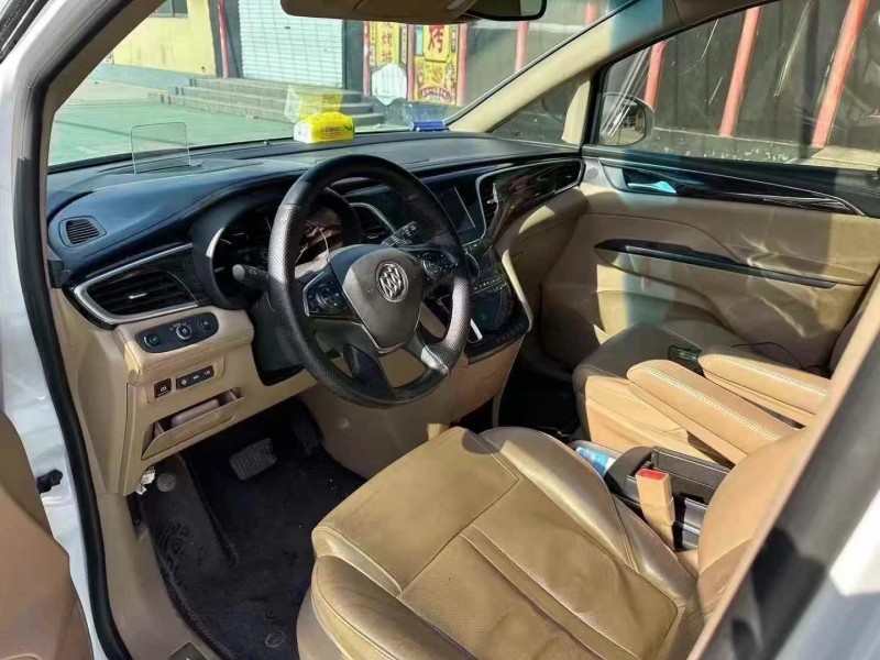 青岛17年别克GL84