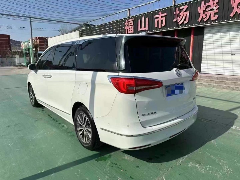 青岛17年别克GL88