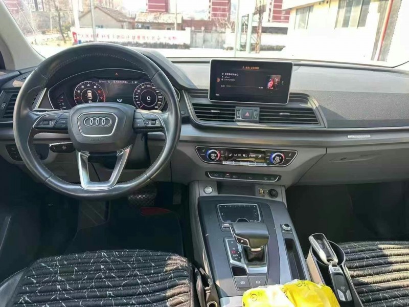 济宁19年奥迪Q54