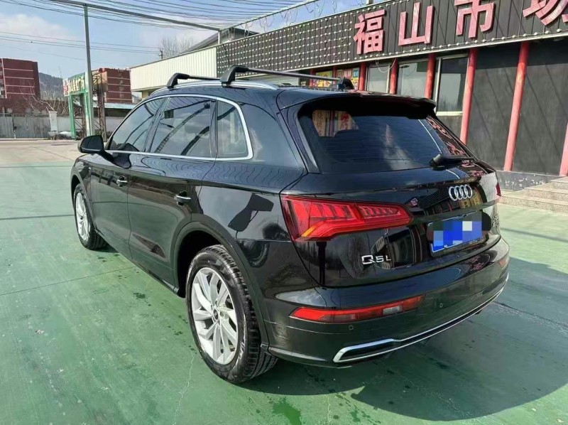 济宁19年奥迪Q58
