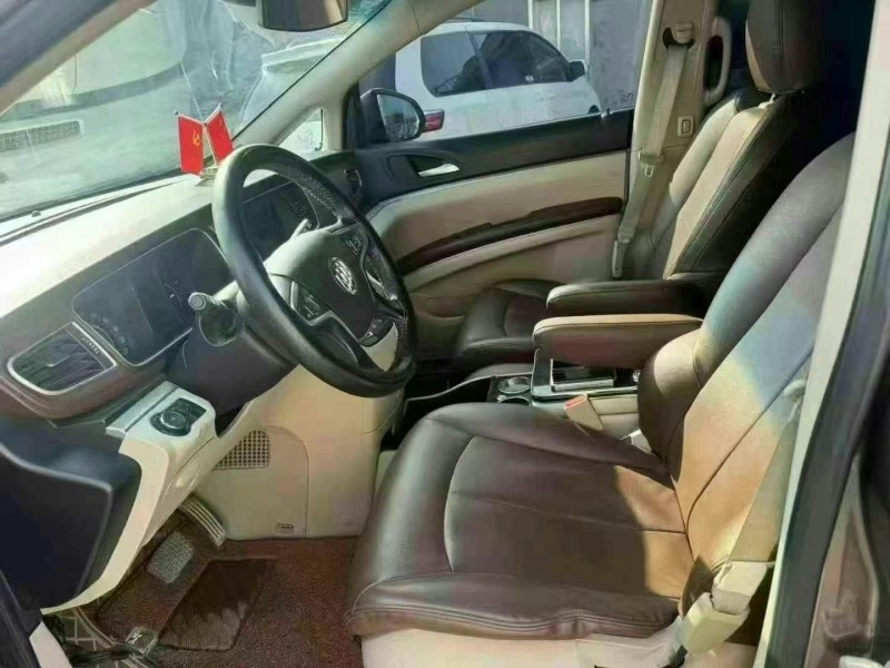 济宁17年别克GL86