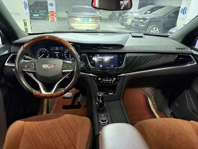 成都22年凱迪拉克XT66