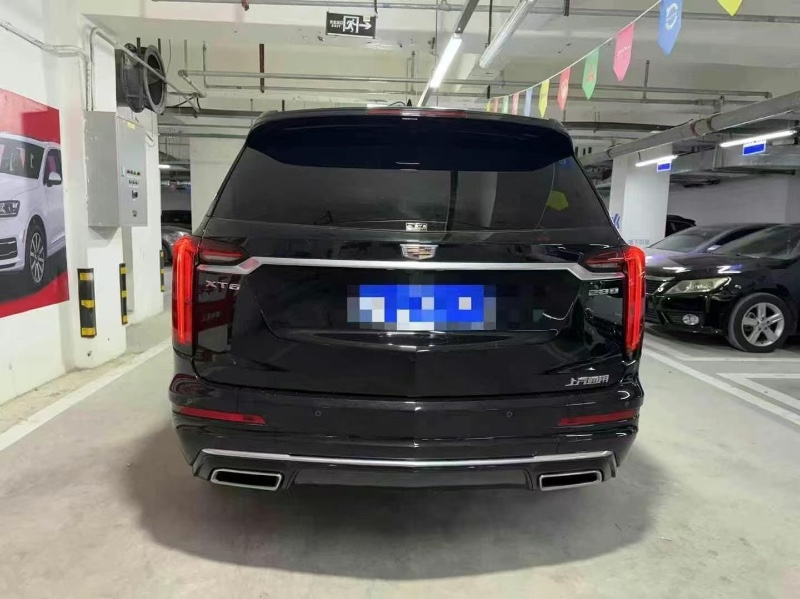 成都22年凱迪拉克XT68