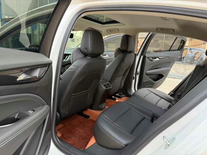 徐州23年别克君威8