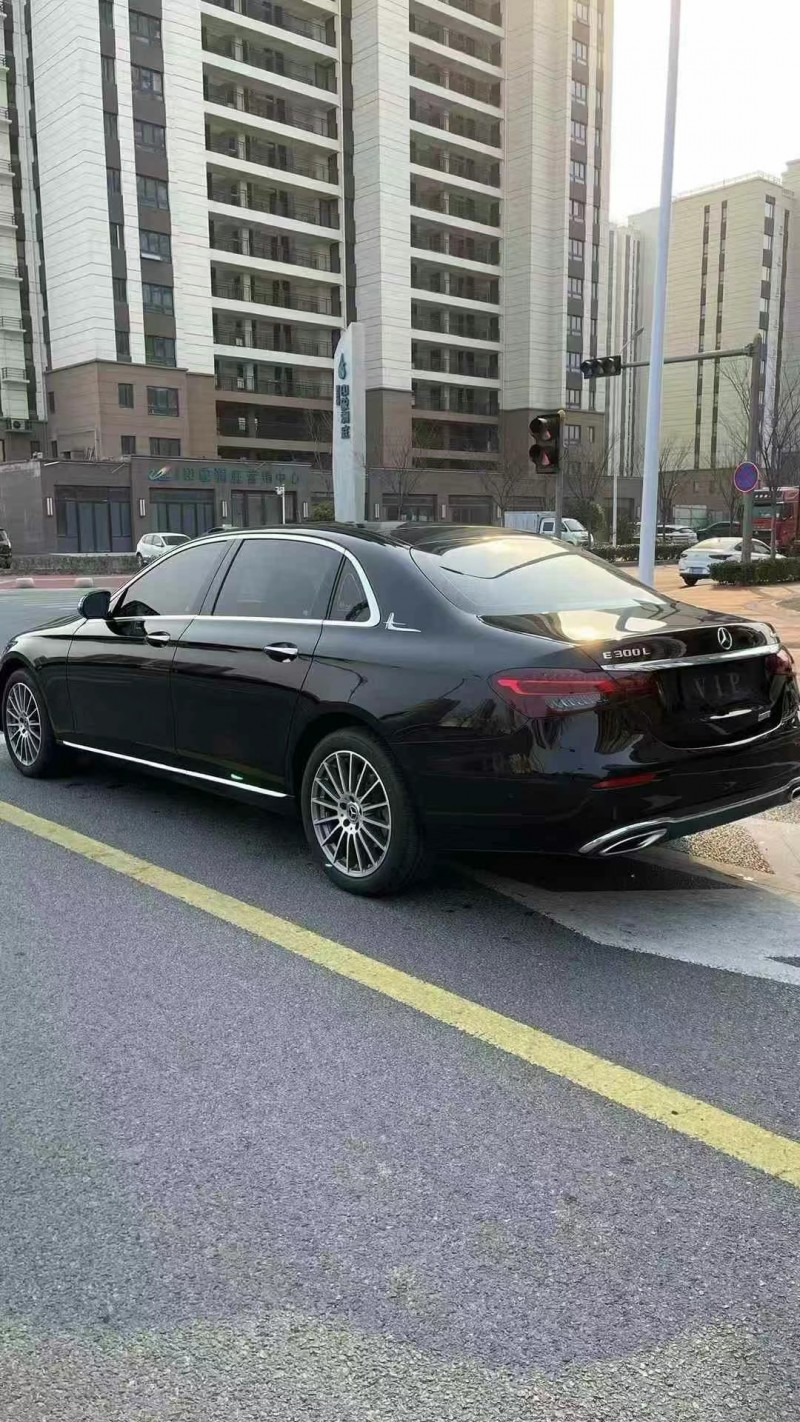 济宁23年奔驰E8