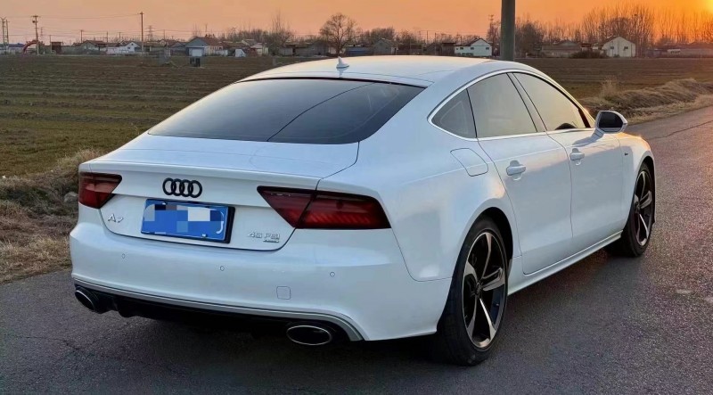 济宁15年奥迪A7L8