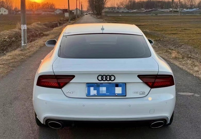 济宁15年奥迪A7L9