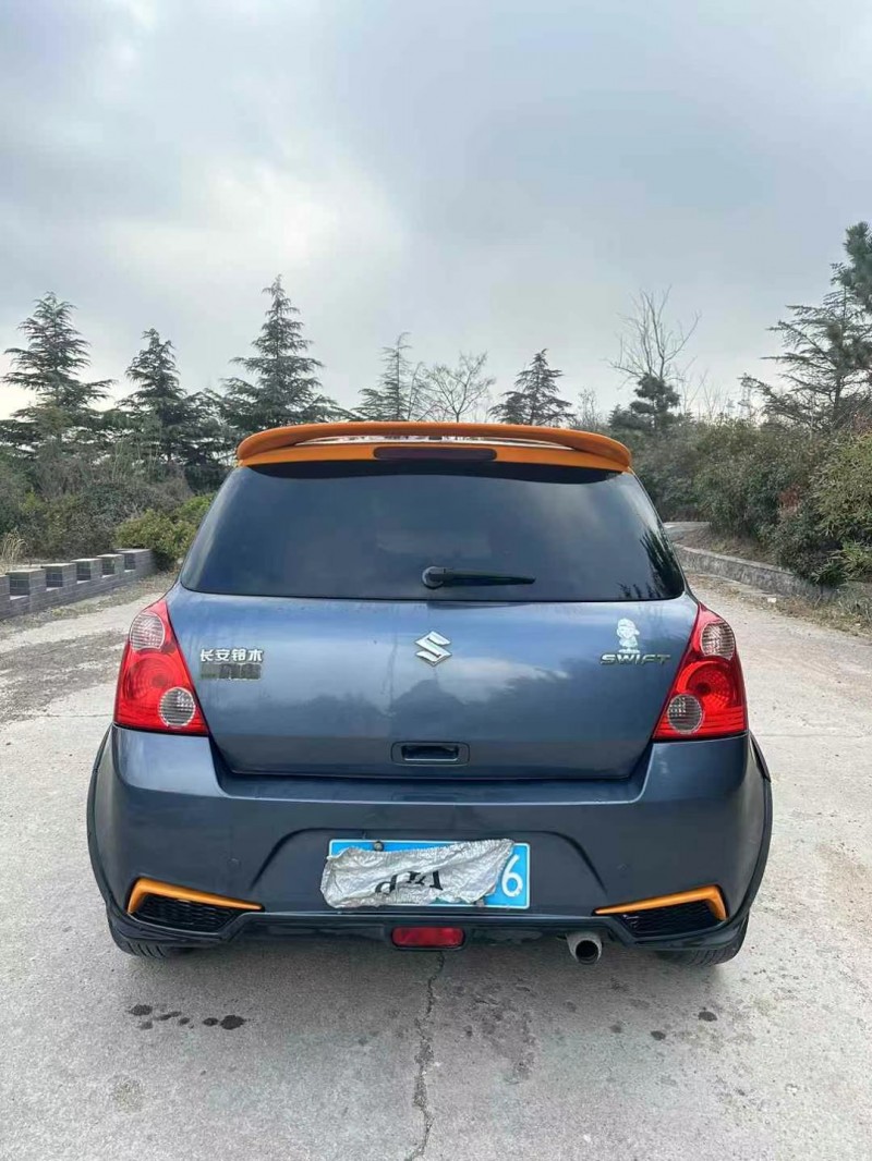 青岛16年铃木雨燕5