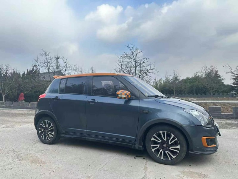 青岛16年铃木雨燕6