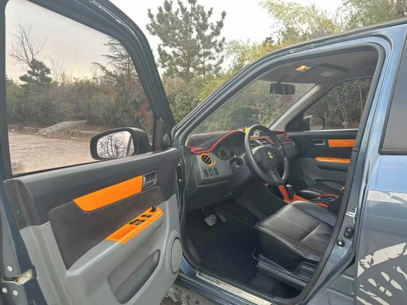 青岛16年铃木雨燕7