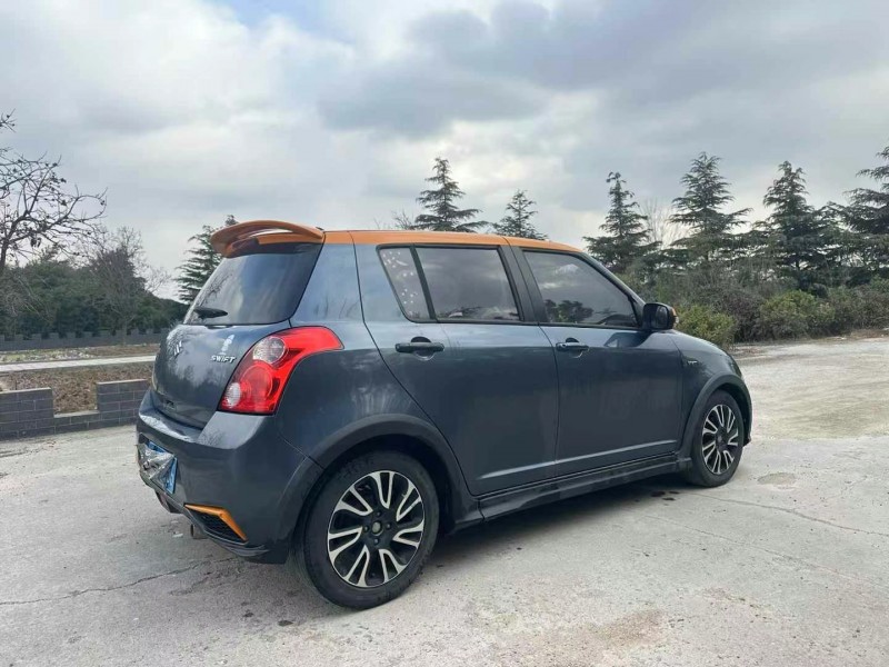 青岛16年铃木雨燕10