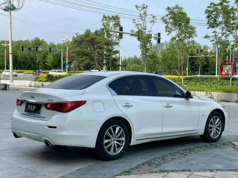 吉林17年英菲尼迪Q506