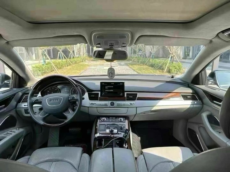 青岛11年奥迪A8L8