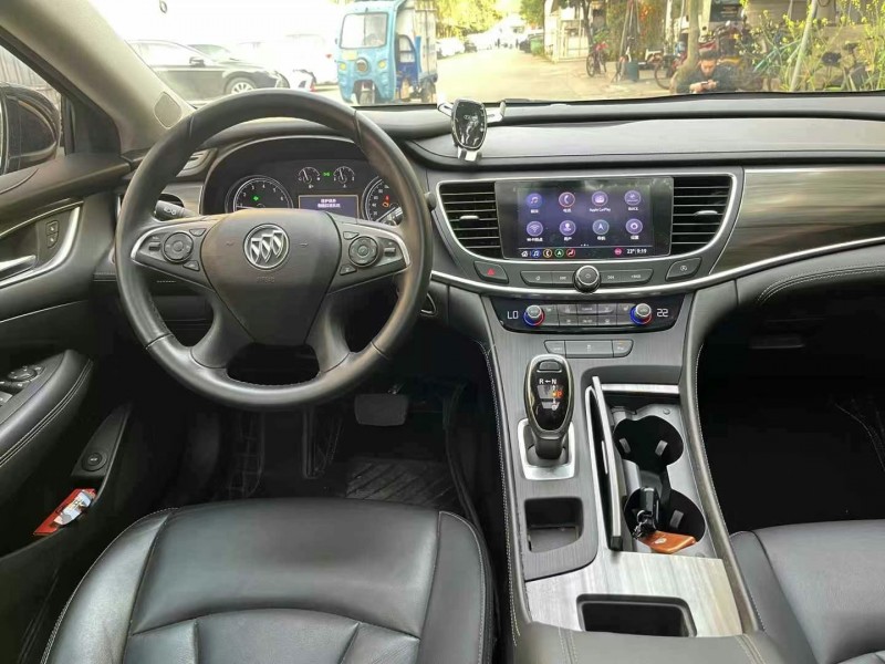 东莞20年别克君越7