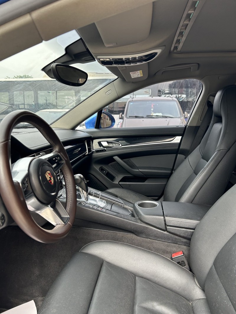 武汉15年保时捷帕拉梅拉8