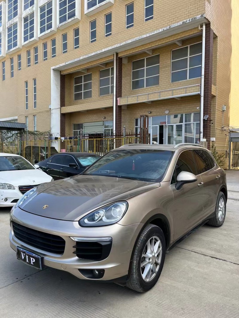 武汉17年保时捷卡宴2