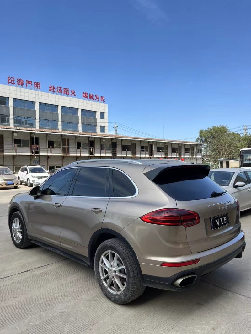 武汉17年保时捷卡宴4