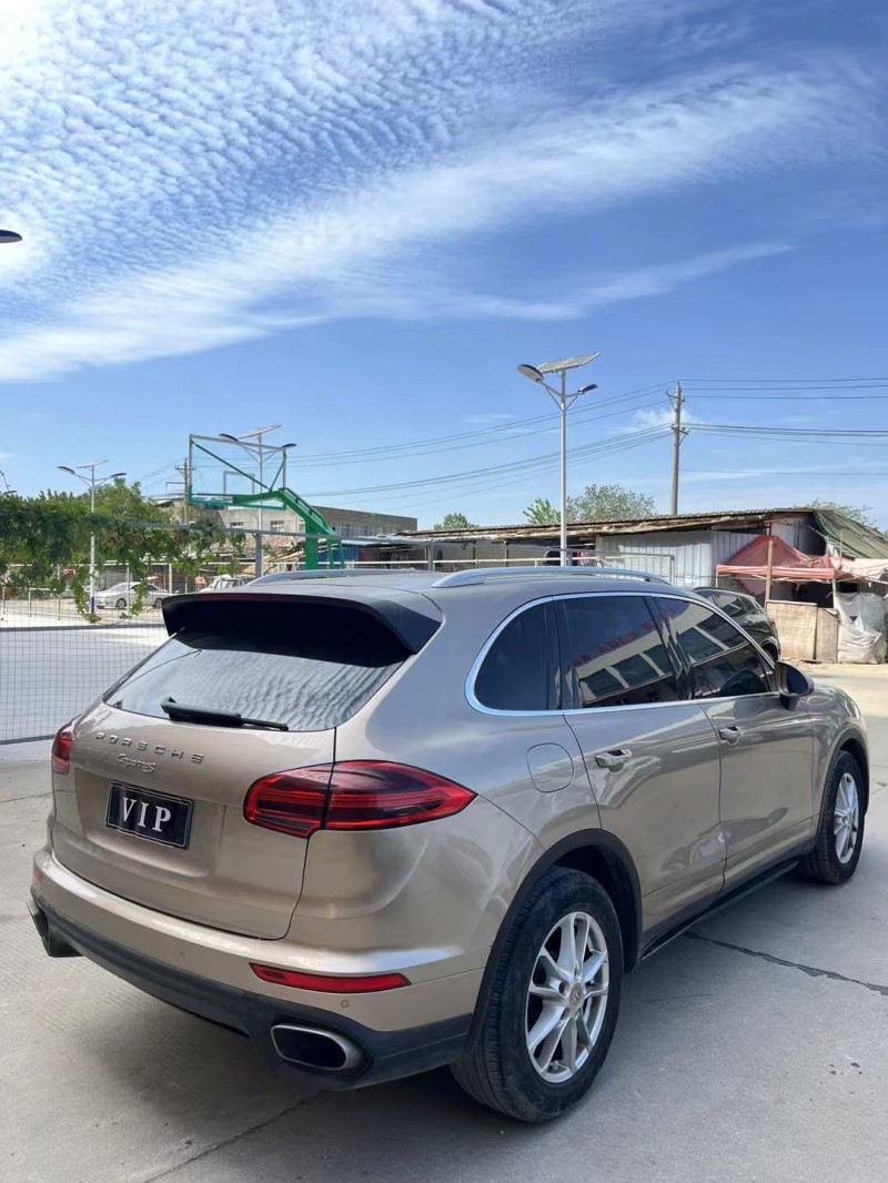 武汉17年保时捷卡宴5