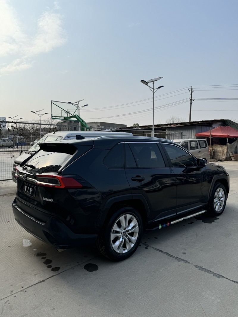 武汉22年丰田威兰达5