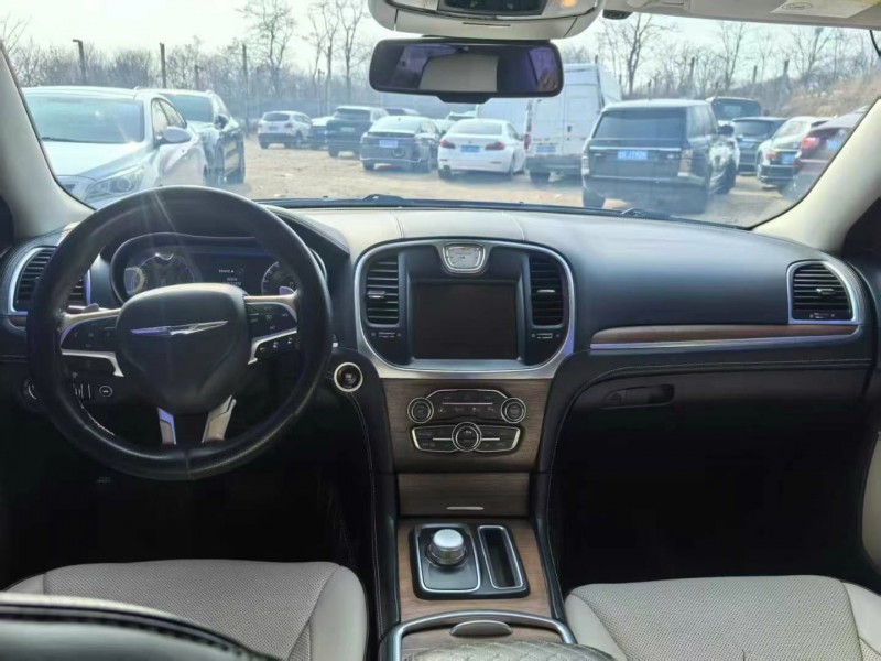 枣庄18年克莱斯勒300C4