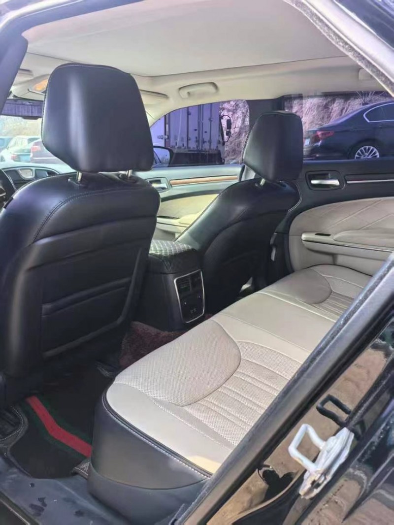 枣庄18年克莱斯勒300C7