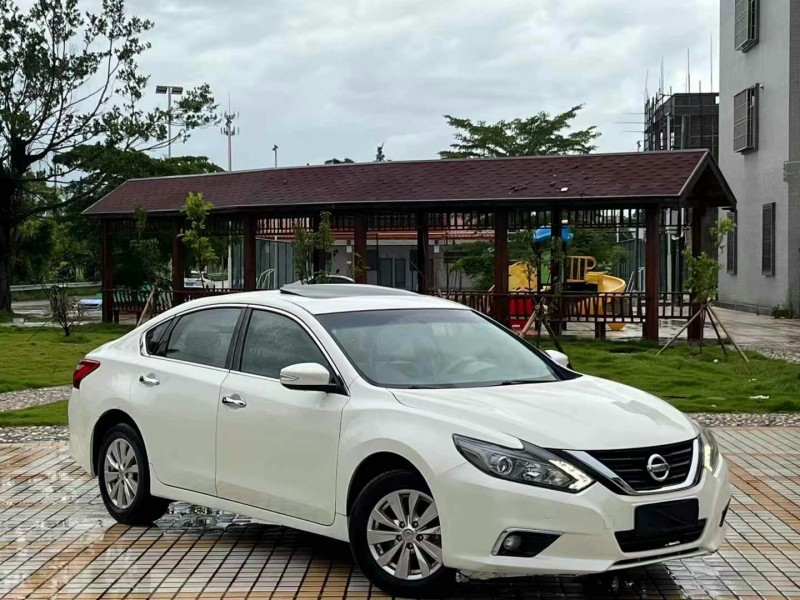 汕頭18年日產天籟2