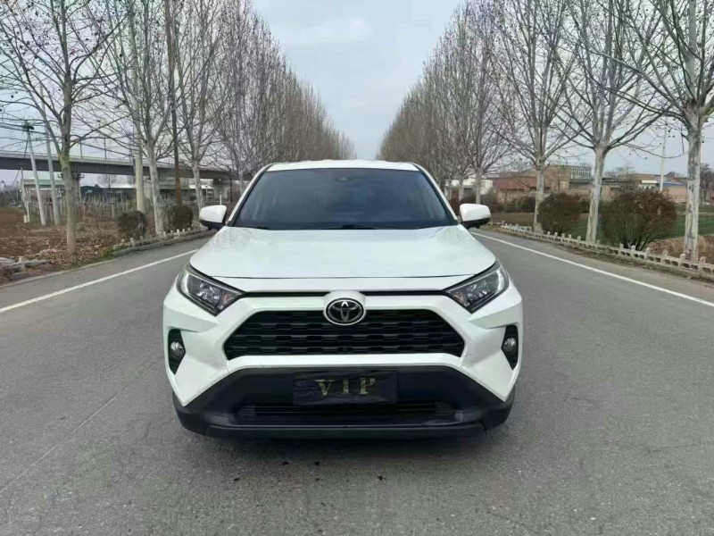 漢中21年豐田RAV4榮放1