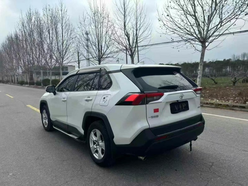 漢中21年豐田RAV4榮放8