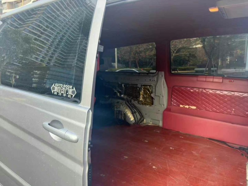 广州13年奔驰威霆4