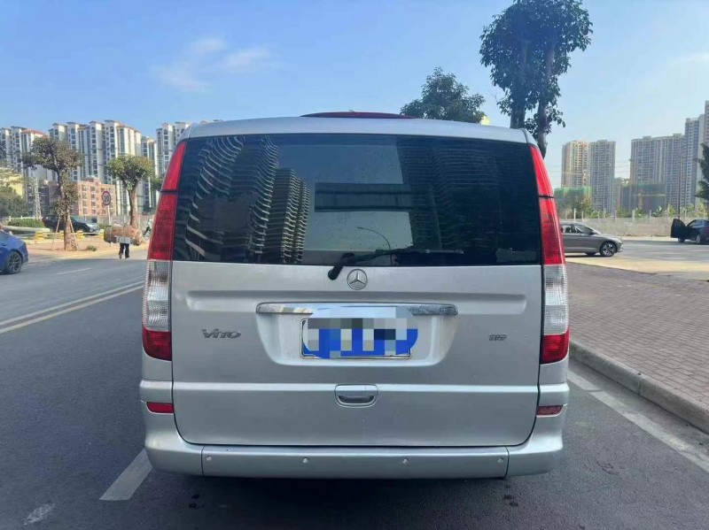 广州13年奔驰威霆6