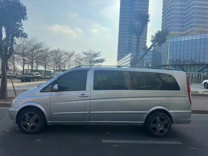广州13年奔驰威霆8